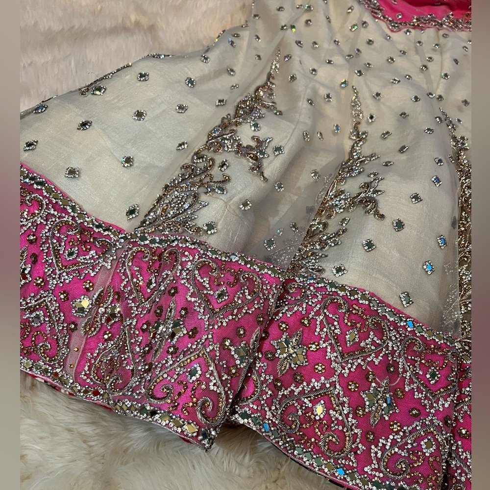 Gorgeous Indian wedding dress - Picture 11 of 17